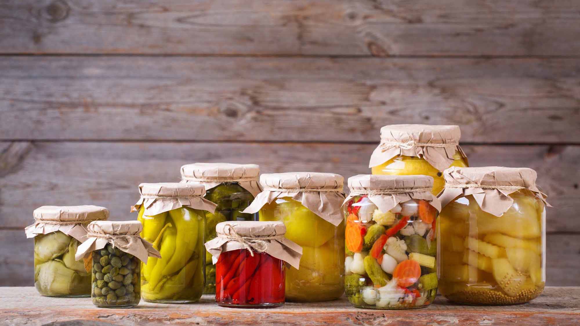 meal-prep-food-stored-in-assorted-jars